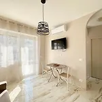 Wh - Un Posto Al Sole - Attico Monolocale Con Parcheggio Gratuito - 5 Minuti Dal Centro - Wifi Lejlighed
