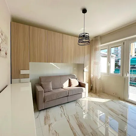 Apartmán Wh - Un Posto Al Sole - Attico Monolocale Con Parcheggio Gratuito - Con Grande Terrazza-a 5 Minuti Dal Centro - Wifi *