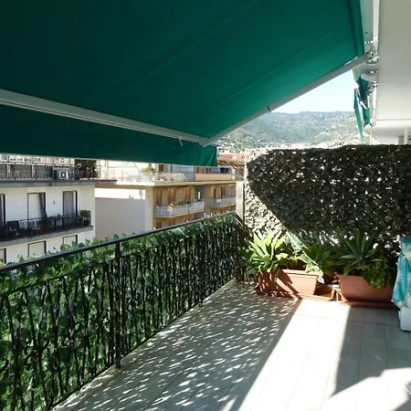 Апартаменты Wh - Un Posto Al Sole - Attico Monolocale Con Parcheggio Gratuito - Con Grande Terrazza-a 5 Minuti Dal Centro - Wifi Санремо