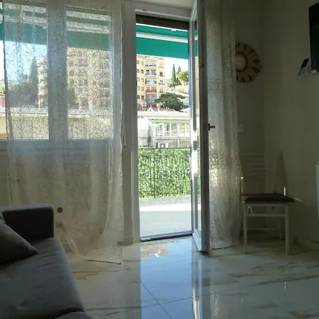 Wh - Un Posto Al Sole - Attico Monolocale Con Parcheggio Gratuito - Con Grande Terrazza-a 5 Minuti Dal Centro - Wifi Апартаменты *