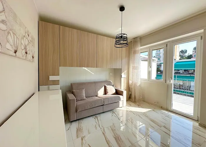 Lejlighed Wh - Un Posto Al Sole - Attico Monolocale Con Parcheggio Gratuito - 5 Minuti Dal Centro - Wifi *